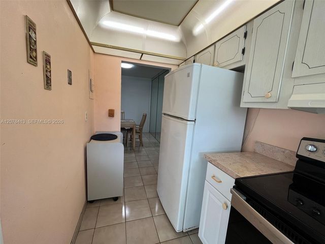 581 Blue Heron Drive 307-B, Hallandale Beach, FL 33009
