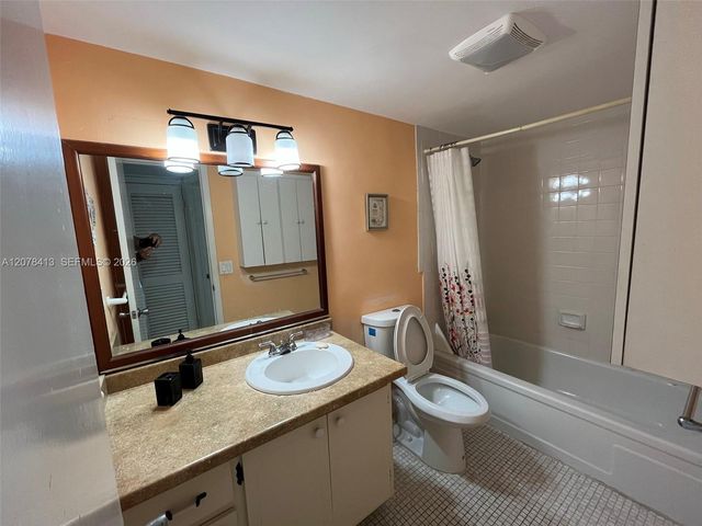 581 Blue Heron Drive 307-B, Hallandale Beach, FL 33009