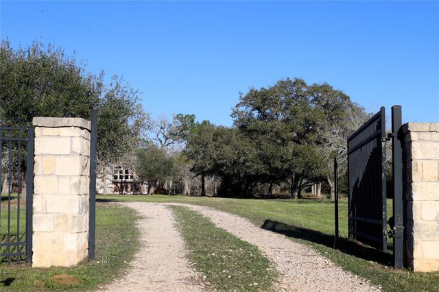 3337 Brunes Mill Road, Columbus, TX 78934