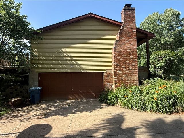 5920 Weaver Road, New Franklin, OH 44216