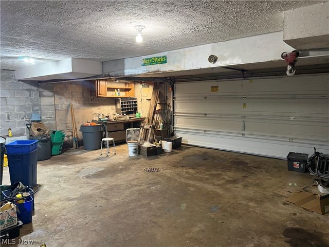 5920 Weaver Road, New Franklin, OH 44216
