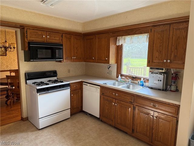 5920 Weaver Road, New Franklin, OH 44216