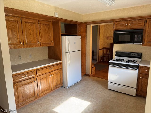 5920 Weaver Road, New Franklin, OH 44216