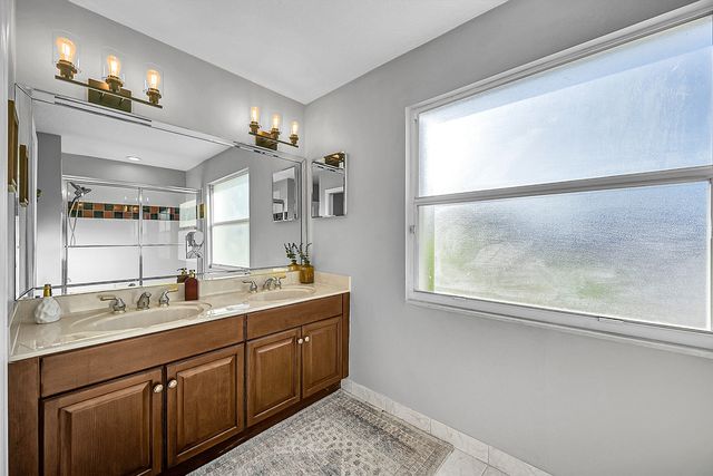 15 Lawrence Lake Drive, Boynton Beach, FL 33436