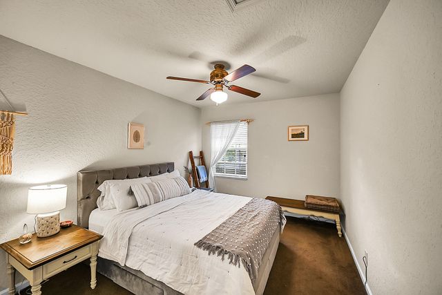 15 Lawrence Lake Drive, Boynton Beach, FL 33436