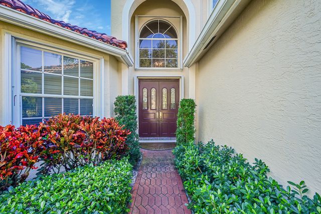 15 Lawrence Lake Drive, Boynton Beach, FL 33436