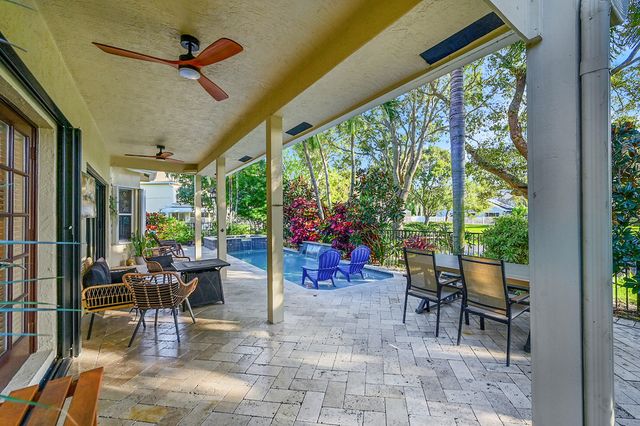 15 Lawrence Lake Drive, Boynton Beach, FL 33436