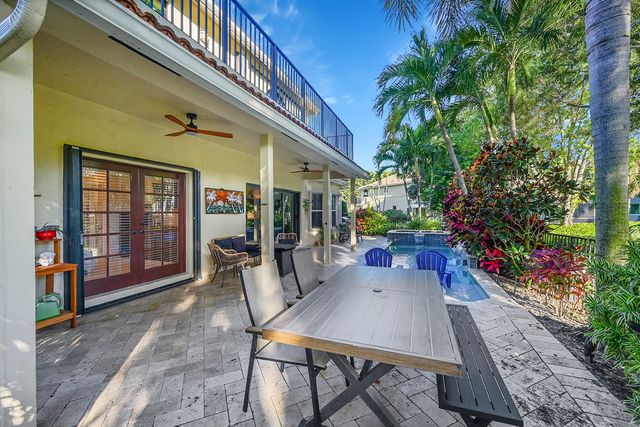 15 Lawrence Lake Drive, Boynton Beach, FL 33436