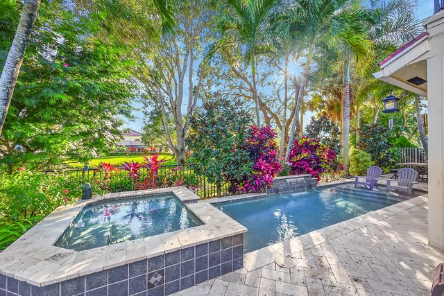 15 Lawrence Lake Drive, Boynton Beach, FL 33436