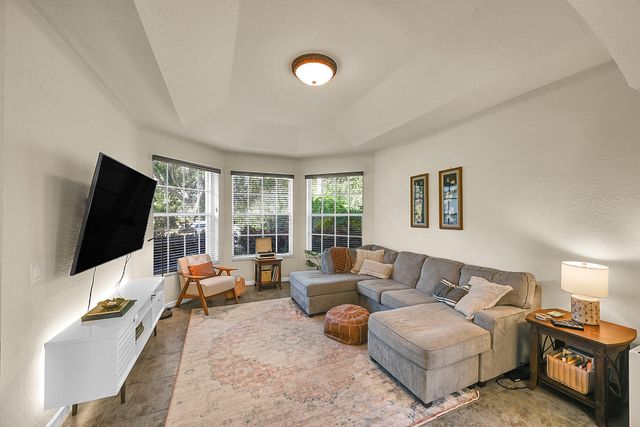 15 Lawrence Lake Drive, Boynton Beach, FL 33436