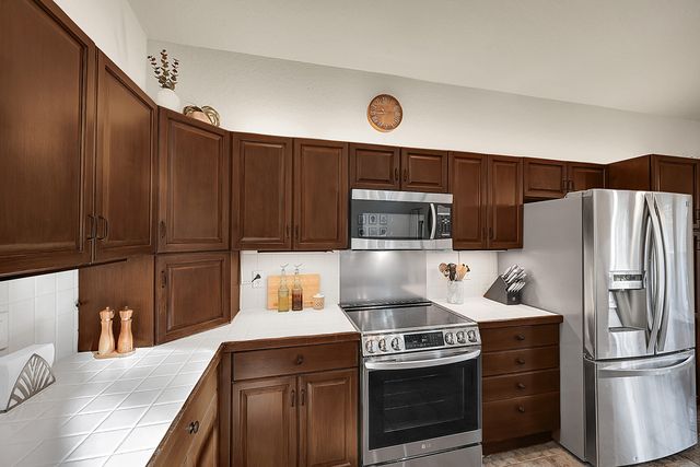 15 Lawrence Lake Drive, Boynton Beach, FL 33436