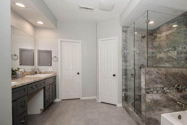 54 Longsford, The Woodlands, TX 77382