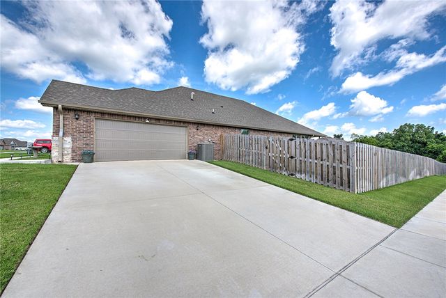 2400 Graham Lane, Pea Ridge, AR 72751