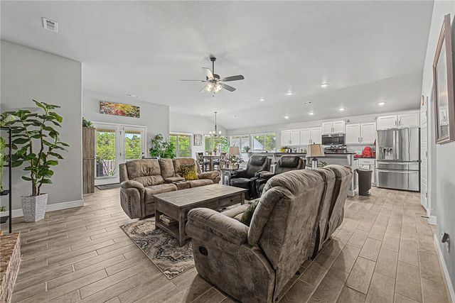 2400 Graham Lane, Pea Ridge, AR 72751