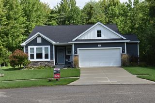 72022 Beacon Ct, South Haven, MI 49090