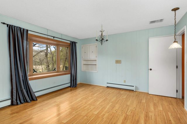 1810 Valley Curve Road, Mendota Heights, MN 55118