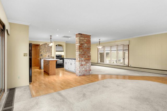 1810 Valley Curve Road, Mendota Heights, MN 55118