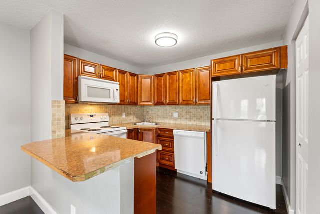 516 Shady Pine Way B2, Greenacres, FL 33415