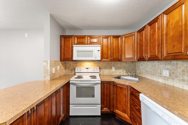 516 Shady Pine Way B2, Greenacres, FL 33415