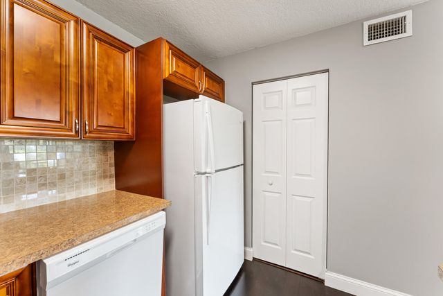 516 Shady Pine Way B2, Greenacres, FL 33415