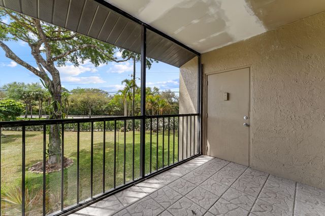 516 Shady Pine Way B2, Greenacres, FL 33415