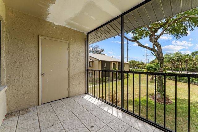 516 Shady Pine Way B2, Greenacres, FL 33415