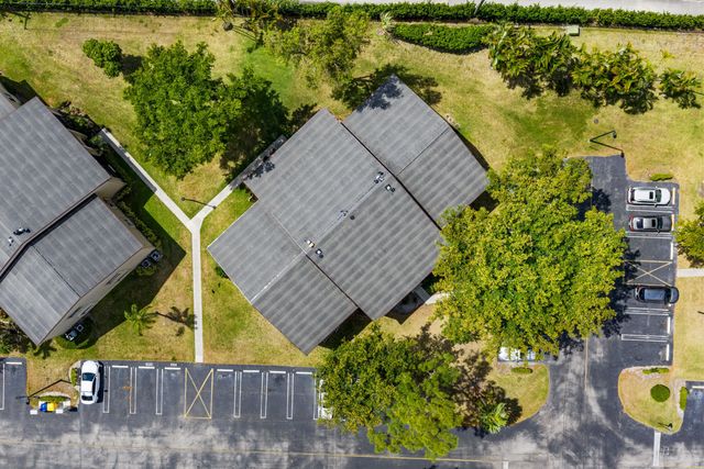 516 Shady Pine Way B2, Greenacres, FL 33415