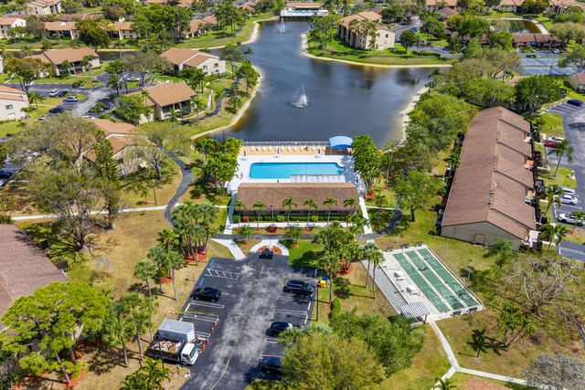 516 Shady Pine Way B2, Greenacres, FL 33415