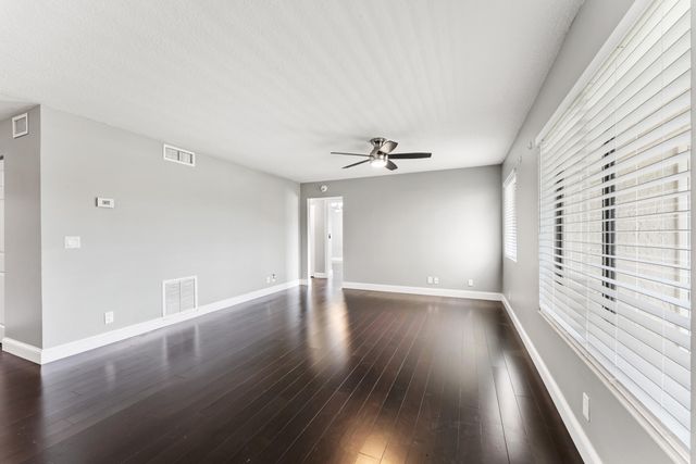 516 Shady Pine Way B2, Greenacres, FL 33415