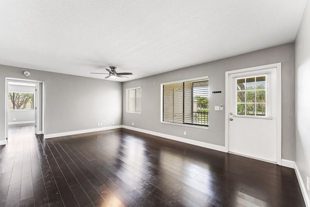 516 Shady Pine Way B2, Greenacres, FL 33415