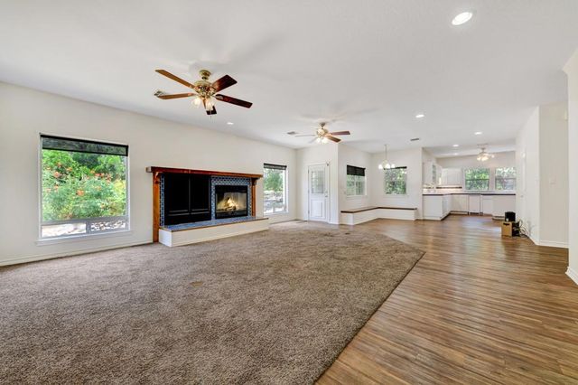639 Bluff Ridge Ct, New Braunfels, TX 78132