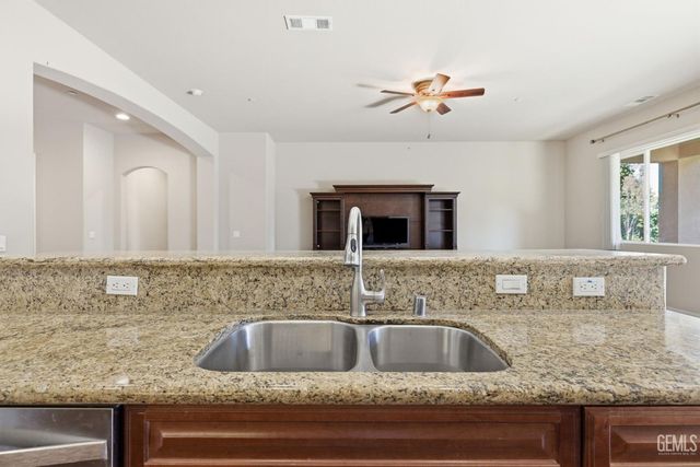 14316 Del Webb Court, Bakersfield, CA 93306