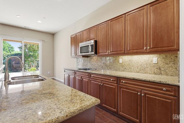 14316 Del Webb Court, Bakersfield, CA 93306