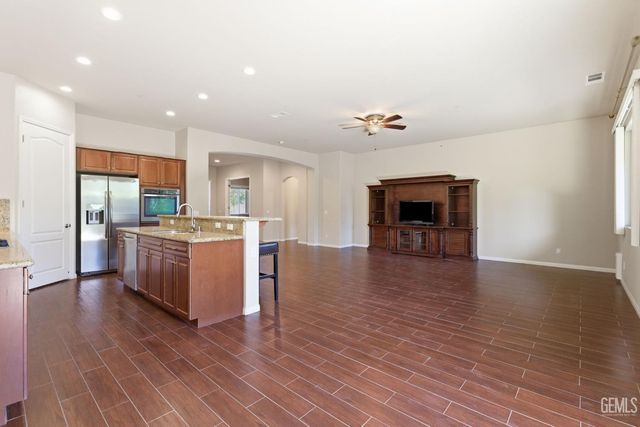 14316 Del Webb Court, Bakersfield, CA 93306