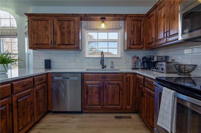 405 Villa Drive, Pittsburg, KS 66762