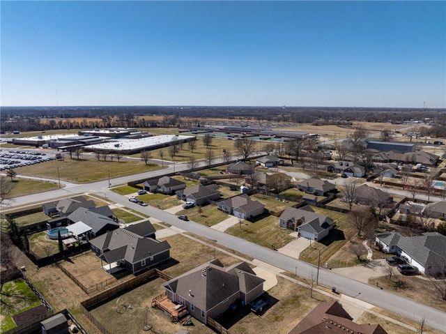 405 Villa Drive, Pittsburg, KS 66762