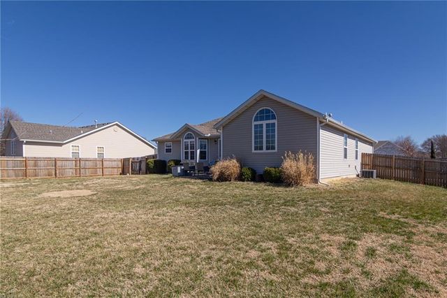405 Villa Drive, Pittsburg, KS 66762