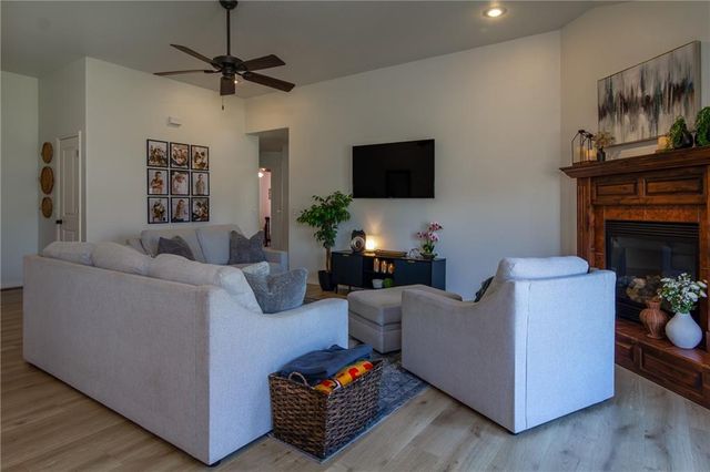 405 Villa Drive, Pittsburg, KS 66762