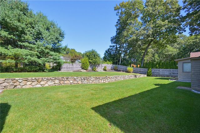 29 Sayles Hill Road, Lincoln, RI 02838