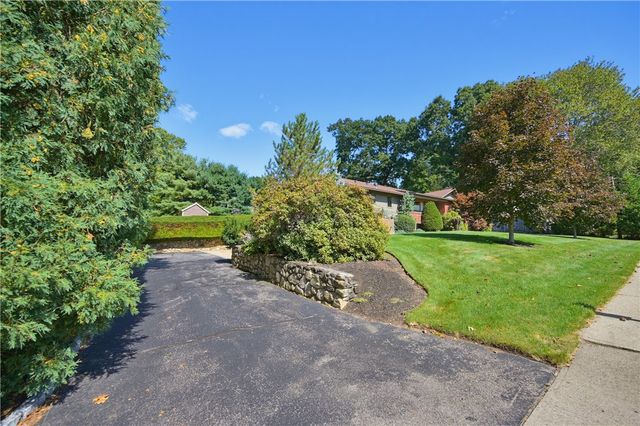 29 Sayles Hill Road, Lincoln, RI 02838