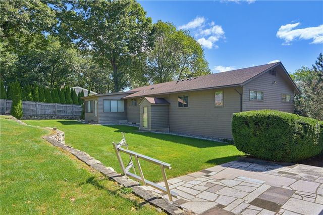 29 Sayles Hill Road, Lincoln, RI 02838