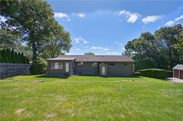 29 Sayles Hill Road, Lincoln, RI 02838