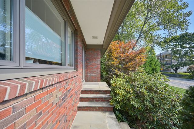29 Sayles Hill Road, Lincoln, RI 02838