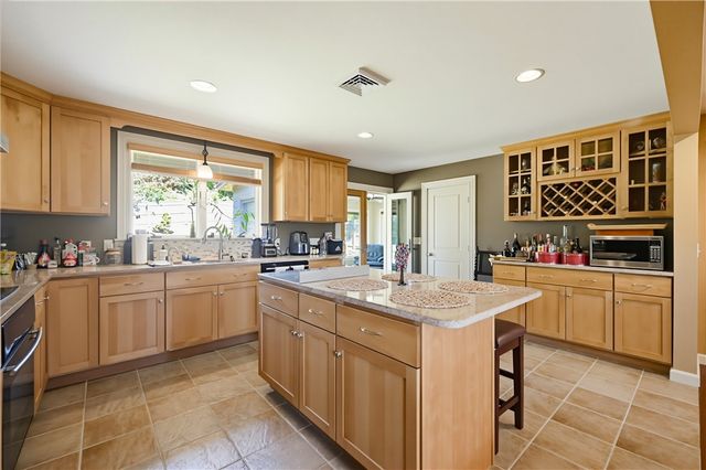 29 Sayles Hill Road, Lincoln, RI 02838