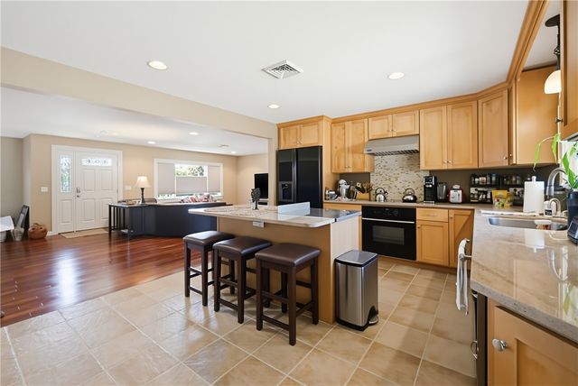 29 Sayles Hill Road, Lincoln, RI 02838