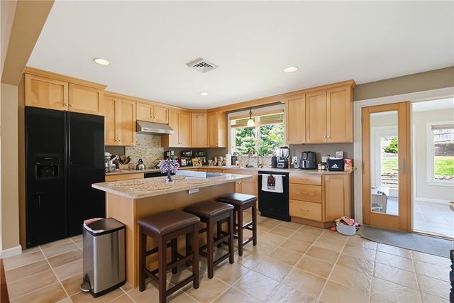 29 Sayles Hill Road, Lincoln, RI 02838