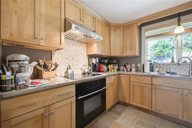 29 Sayles Hill Road, Lincoln, RI 02838