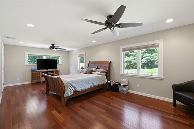 29 Sayles Hill Road, Lincoln, RI 02838