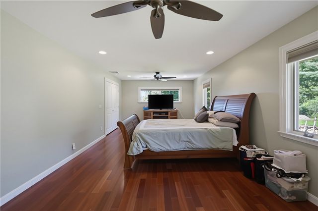 29 Sayles Hill Road, Lincoln, RI 02838