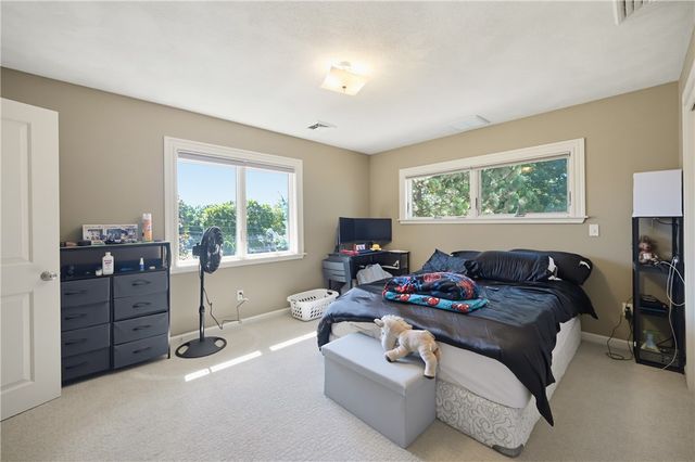 29 Sayles Hill Road, Lincoln, RI 02838